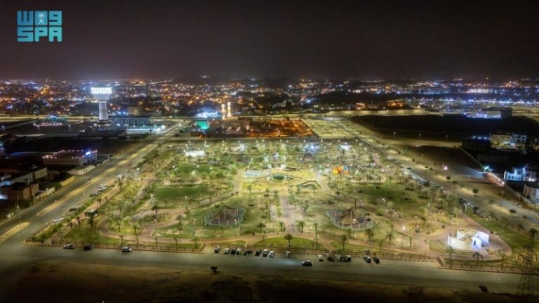 أجواء الجوف المسائية تسحر الشباب في الحدائق والمتنزهات