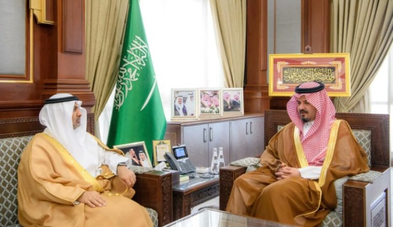 أداء القطاع الصحي في المنطقة محور نقاش أمير المدينة ووزير الصحة