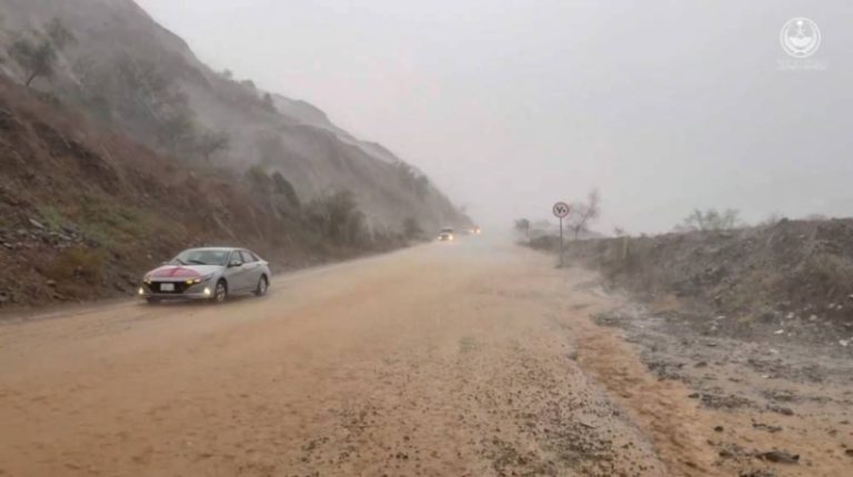 أمطار غزيرة تضرب منطقة جازان