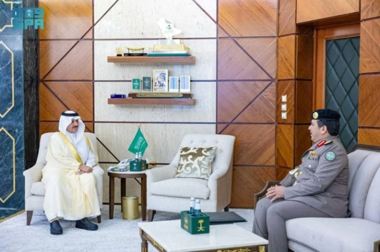 أمير الشرقية يثمن جهود مكافحة المخدرات ويتعرف على إنجازات المنطقة
