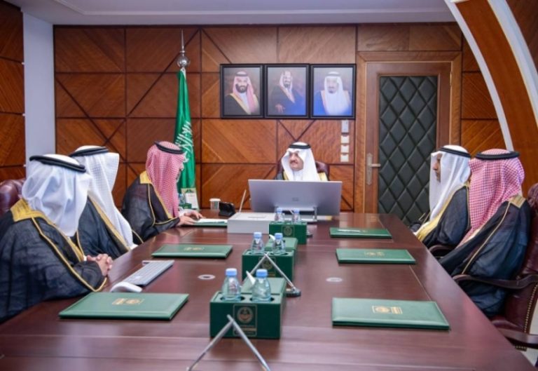 أمير الشرقية يستعرض مشاريع المؤسسة العامة للري