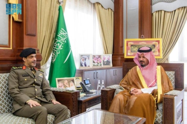 أمير المدينة يناقش تقرير جهود مكافحة المخدرات