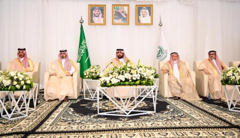 أمير جازان ونائبه يتفقدان احتياجات محافظة الدائر من المشروعات الخدمية والتنموية
بحث احتياجات محافظة الدائر في لقاء مع أمير جازان ونائبه
زيارة أمير جازان ونائبه لمحافظة الدائر تشمل مشروعات خدمية وتنموية
اجتماع أمير جازان ونائبه لبحث مشاريع محافظة الدائر التطويرية
لقاء هام: أمير جازان ونائبه يناقشان احتياجات الدائر الخدمية والتنموية