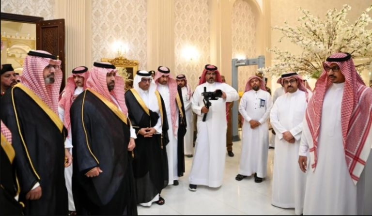 أمير جازان ونائبه يتفقدان مشروعات صبيا التنموية