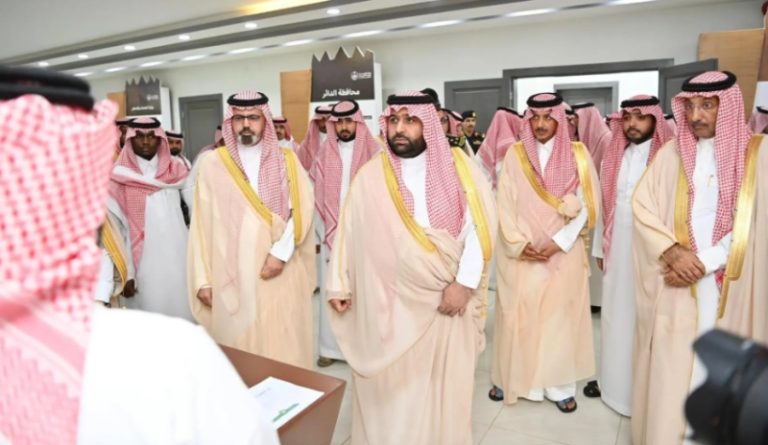 أمير جازان ونائبه يستعرضان تقدم المشروعات التنموية في محافظة الدائر