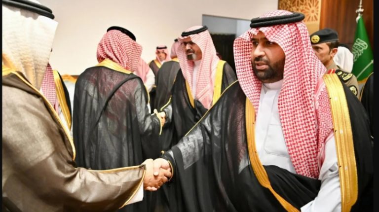 أمير جازان ونائبه يستمعان لمشايخ وأهالي العيدابي حول مشروعات التنمية المحلية