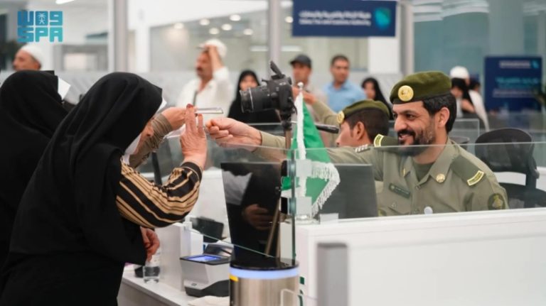 إتمام مغادرة ضيوف الرحمن عبر جديدة عرعر من إيران