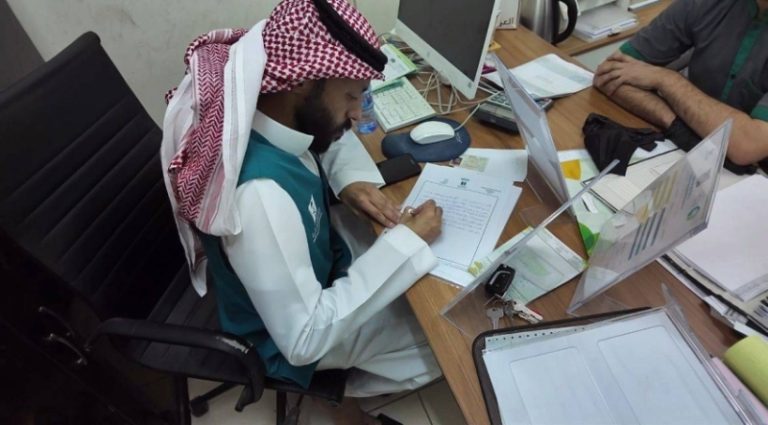 إغلاق مستودعين يغش في الأغذية وحلويات الأطفال لحماية صحة المستهلكين جنوب الرياض