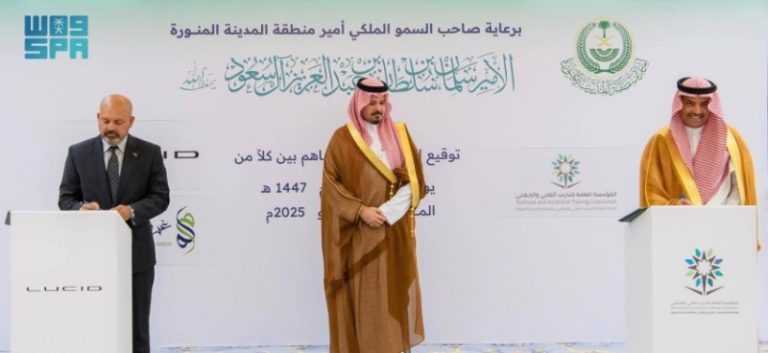 اتفاقيات توظيف التقنية والمهنية بحضور أمير المدينة