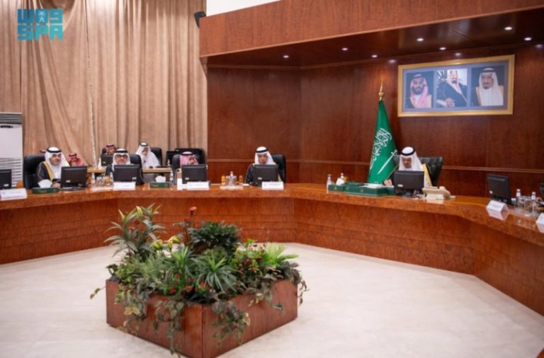 اجتماع اللجنة الدائمة للحج والعمرة برئاسة نائب أمير منطقة مكة المكرمة