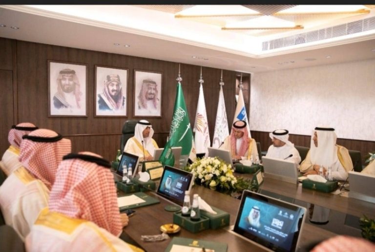 اجتماع الوزير مع رجال الأعمال يسعى لحل تحديات البلديات في الأحساء