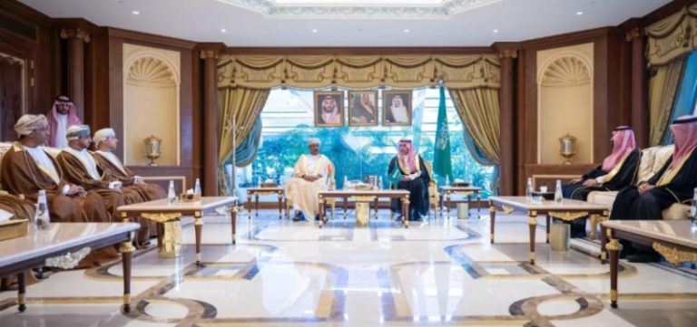 اجتماع تنسيقي بين وزير الداخلية ولجنة التنسيق الأمني والعدلي السعودي العُماني