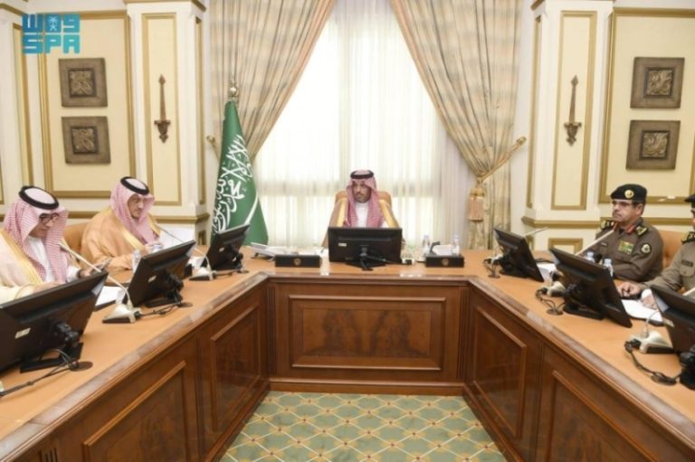 اجتماع لجنة السلامة المرورية برئاسة محافظ جدة