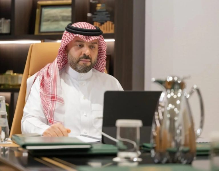اجتماع هام لأمير الحدود الشمالية مع اللجنة الإشرافية للمكتب الاستراتيجي