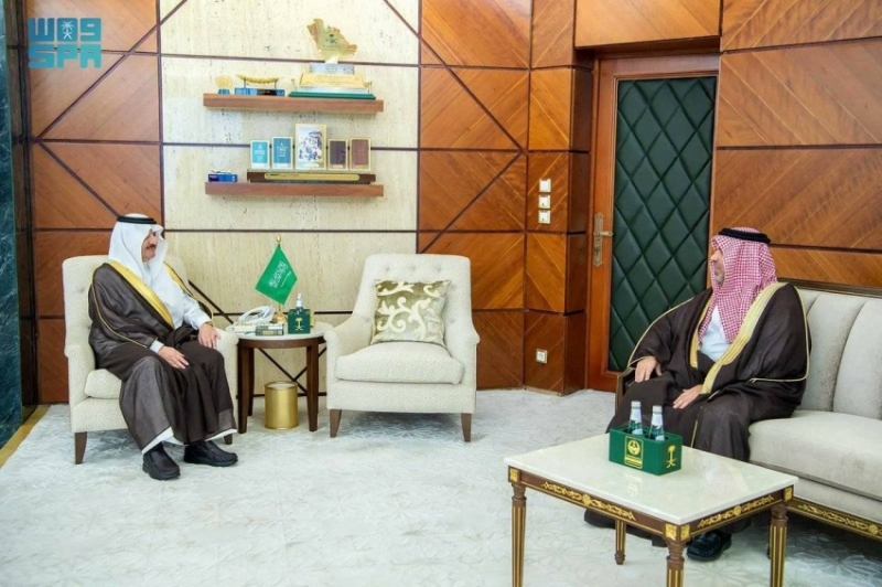 استقبال أمير الشرقية لمدير عام صحة المنطقة بمناسبة تعيينه