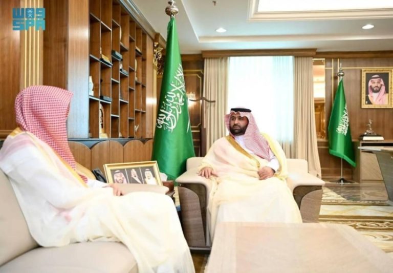 استقبال أمير جازان لرئيس المحكمة الإدارية بالمنطقة