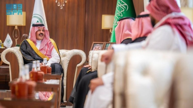 استقبال أمير حائل للرئيس التنفيذي للشركة الوطنية لإمدادات الحبوب