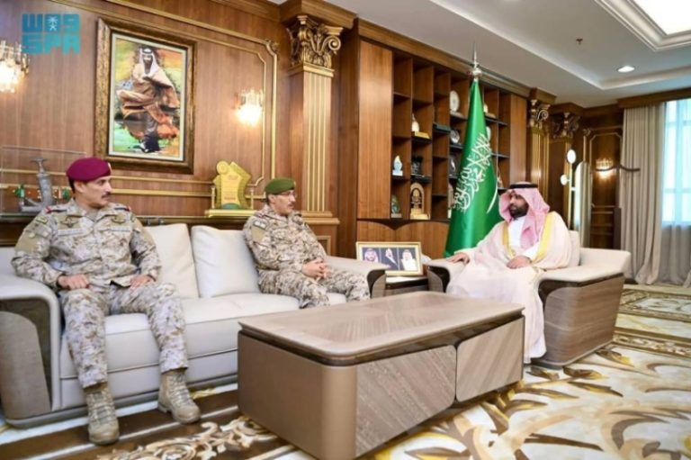 استقبال الأمير محمد بن عبدالعزيز لقائدَي قوة جازان السابق والمعيّن حديثًا