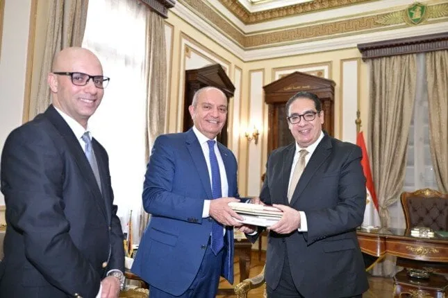 استقبال السفير الأردني.. رئيس جامعة القاهرة يؤكد قوة العلاقات المصرية الأردنية