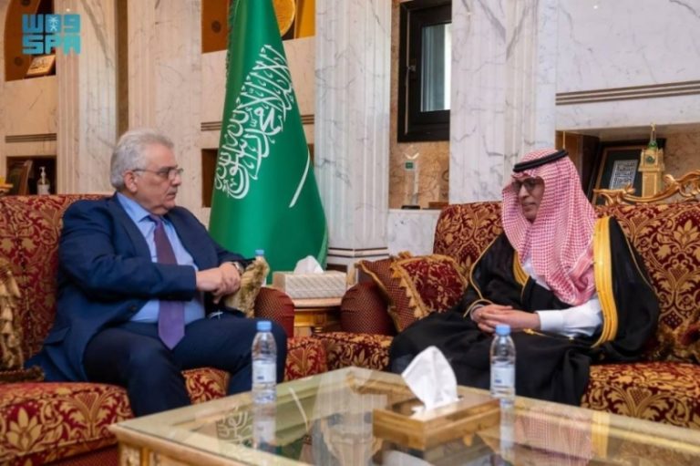 استقبال رئيس هيئة الإذاعة والتلفزيون لسفير فلسطين في المملكة