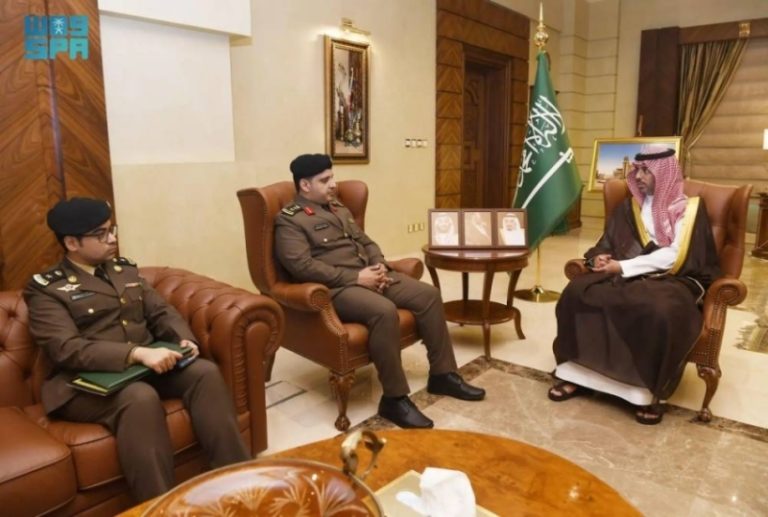 استقبال مدير إدارة مكافحة المخدرات بجدة من قبل الأمير سعود بن جلوي