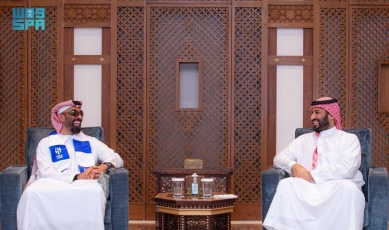استقبال ولي العهد لنائب حاكم أبوظبي