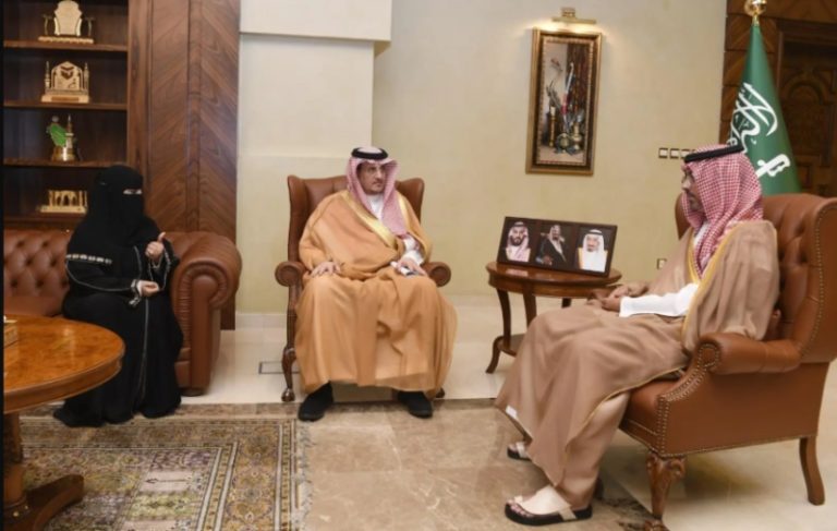 الأمير سعود بن جلوي يستعرض مبادرات أمانة جدة وتعليم المحافظة