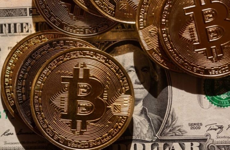 البيتكوين يحقق قمة تاريخية جديدة