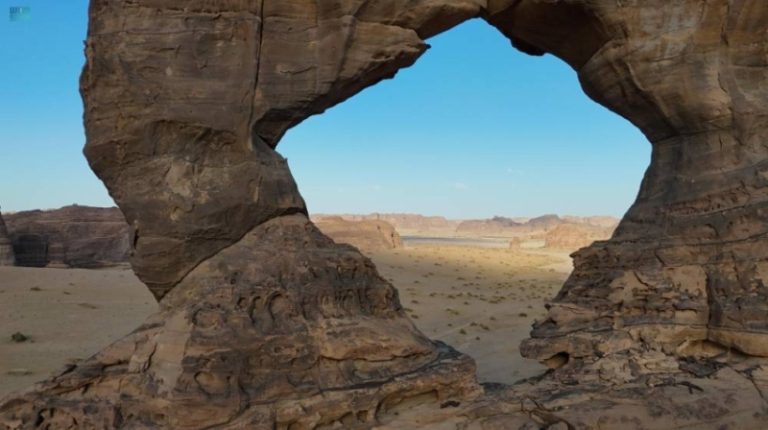 التأطيرات الصخرية تبرز كحفريات فنية نادرة بالعُلا
نادرة التأطيرات الصخرية تحكي تاريخ العُلا
لوحات فنية نادرة تستعرضها التأطيرات الصخرية بالعُلا
التأطيرات الصخرية تكشف جماليات فنية فريدة بالعُلا
العُلا تحتضن التأطيرات الصخرية كإبداع فني نادر