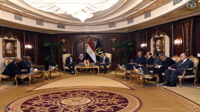 التعاون المشترك محور نقاش وزير الداخلية مع نظيره في جزر القمر