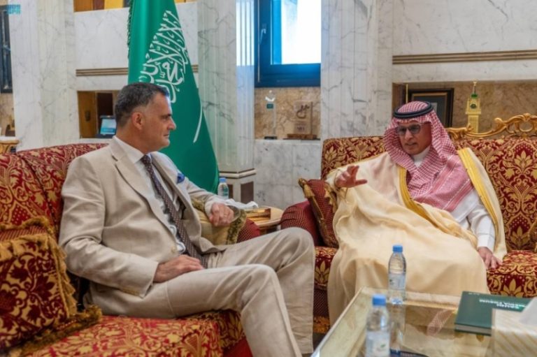 الحارثي يتباحث مع سفير الاتحاد الأوروبي لتعزيز التعاون الإعلامي