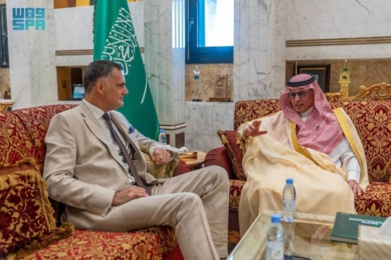 الحارثي يعقد اجتماعاً مع سفير الاتحاد الأوروبي لتطوير التعاون الإعلامي