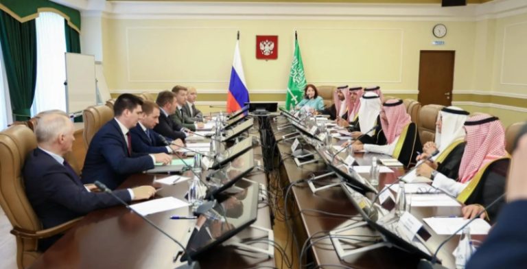 الخرّيف يعزز التعاون مع وزير الموارد الروسي في التعدين والمعادن
