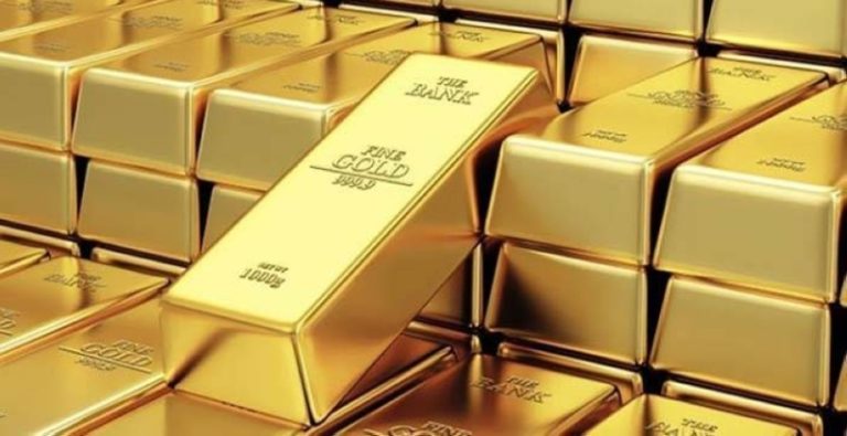 الذهب يسجل تراجعاً مع انتظار تطورات الرسوم الجمركية
