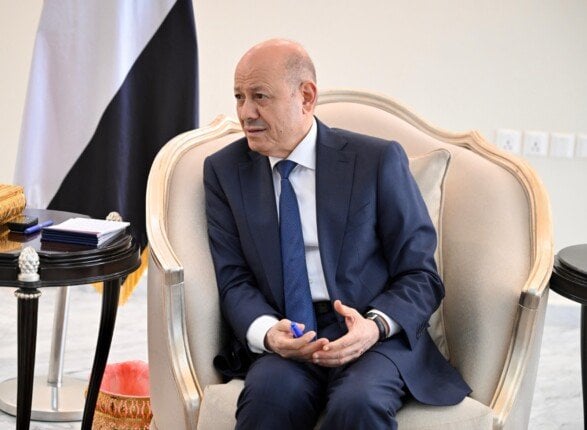 الرئيس العليمي يشيد بمواقف السيسي الداعمة لليمن