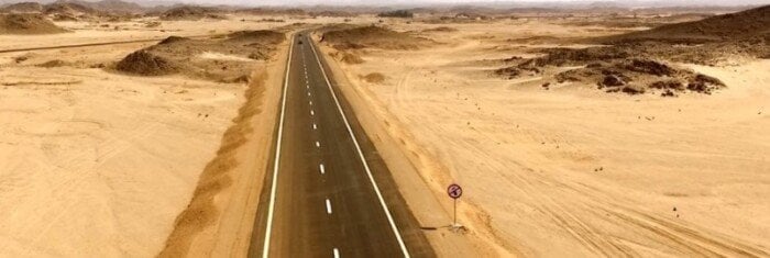 «الطرق والكباري» توضح موقفها بشأن طريق «قفط- القصير»