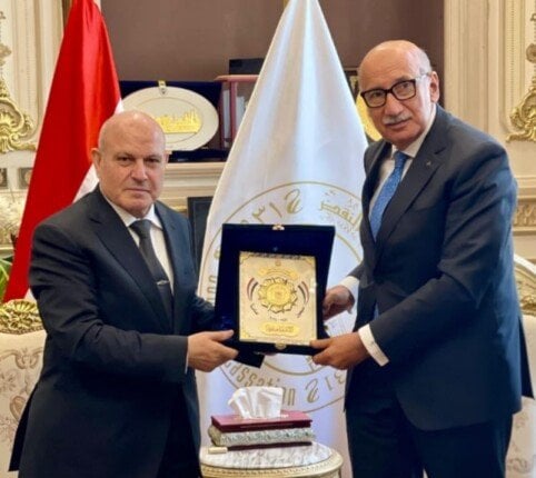 المستشار محمد الشناوي يقدم التهاني لرئيس محكمة النقض الجديد بالتزامن مع تسلمه منصبه القائم صور