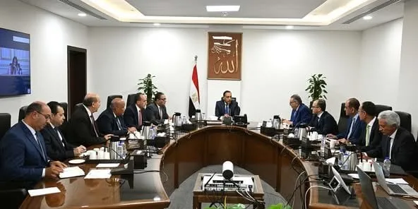 المواطنون يتوقعون انخفاض أسعار السلع وفق رئيس الوزراء