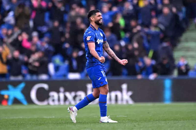 تقارير: النصر يطلب التعاقد مع مدافع خيتافي