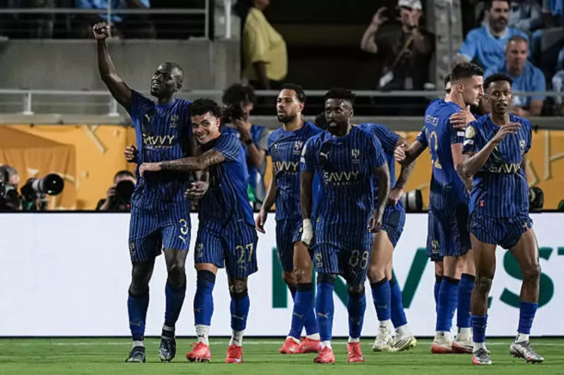 الهلال يكافئ لاعبيه بمليوني