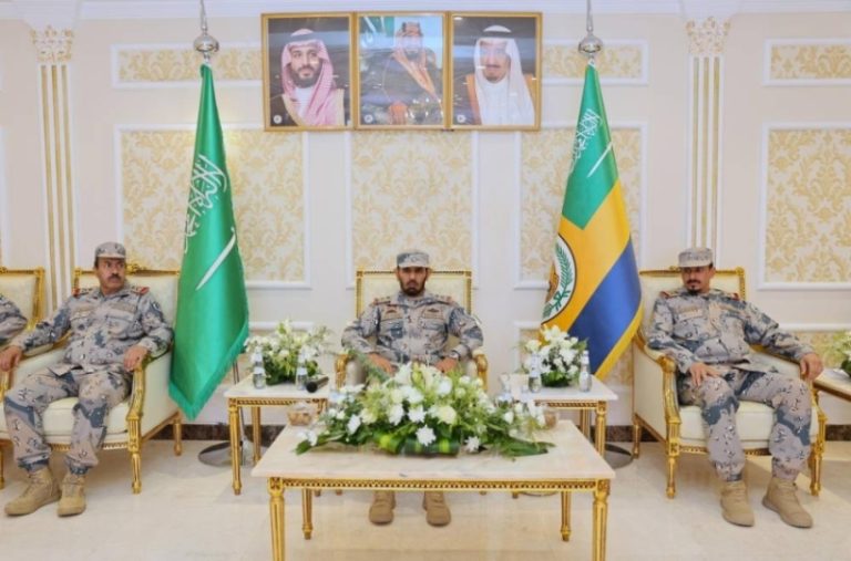 الودعاني يلتقي منسوبي حرس الحدود في المدينة وتبوك
لقاء حاسم للواء الركن الودعاني مع منسوبي حرس الحدود
استقبال خاص للواء الركن الودعاني مع أفراد حرس الحدود بالمدينة وتبوك
الودعاني يتفاعل مع منسوبي حرس الحدود في لقاء مميز
اجتماع هام للواء الركن الودعاني مع قوات حرس الحدود في المدينة وتبوك