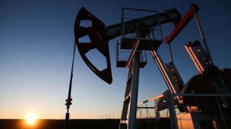 انخفاض أسعار النفط يخفف الضغوط الاقتصادية على الأسر والمستهلكين