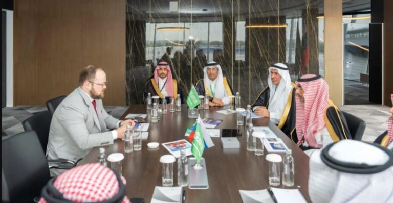 بحث وزير الصناعة توسيع آفاق الشراكات الاستثمارية مع كبرى الشركات الروسية