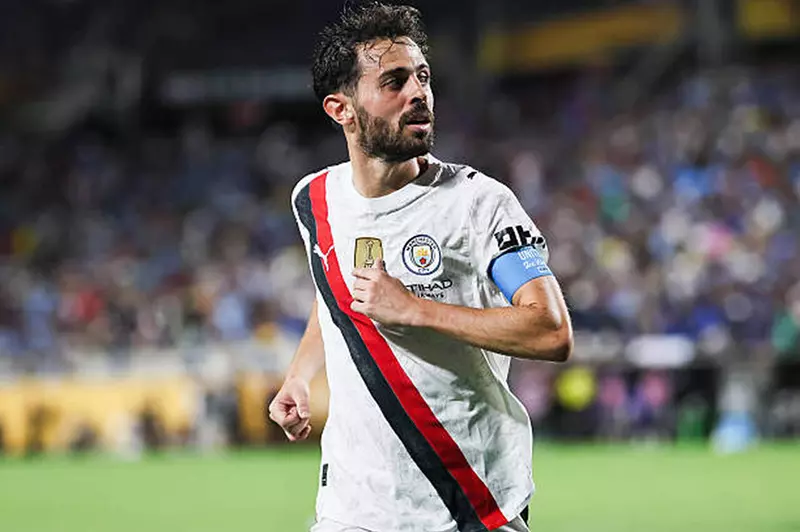 "نشعر بخيبة أمل".. برناردو سيلفا يتحسر على وداع كأس العالم للأندية أمام الهلال