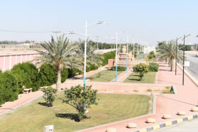 بلدية مليجة تتابع أعمال صيانة المسطحات الخضراء والأشجار