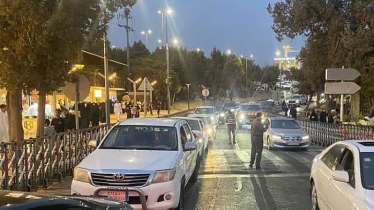 تخفيف الزحام الصيفي في الباحة بمرور ميداني وإشارات تحكم يدوي