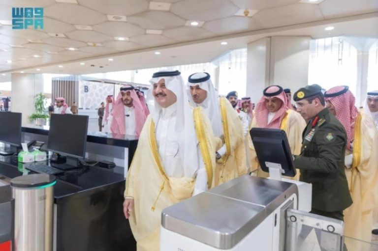 تدشين البوابات الإلكترونية بمطار الملك فهد الدولي من قبل أمير الشرقية