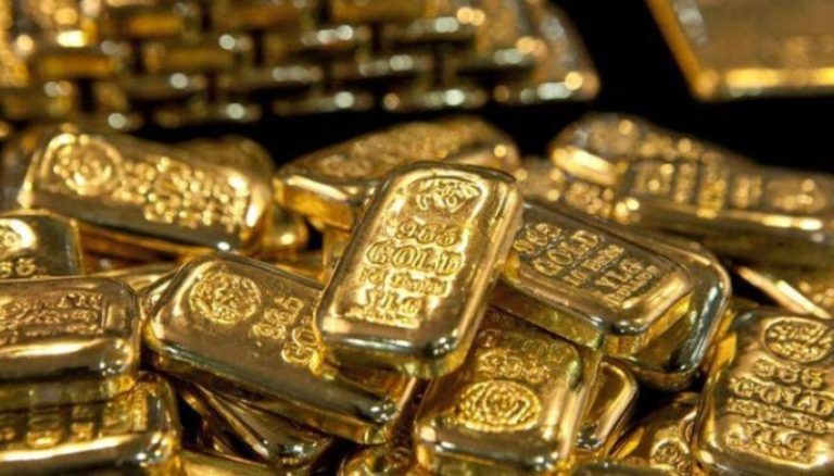 تراجع الذهب بسبب ارتفاع الدولار واقتراب موعد الرسوم الجمركية