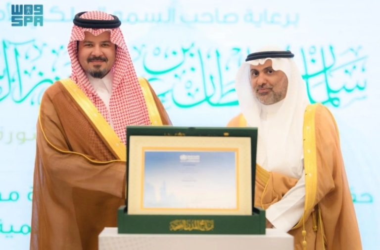 تسلم الأمير سلمان بن سلطان شهادة اعتماد المدينة المنورة كمدينة صحية للمرة الثانية