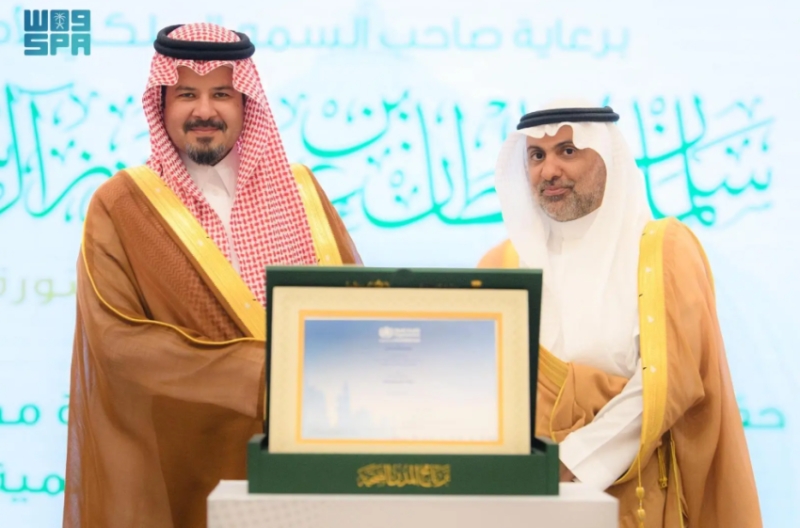 تسلم الأمير سلمان بن سلطان شهادة اعتماد المدينة المنورة كمدينة صحية للمرة الثانية